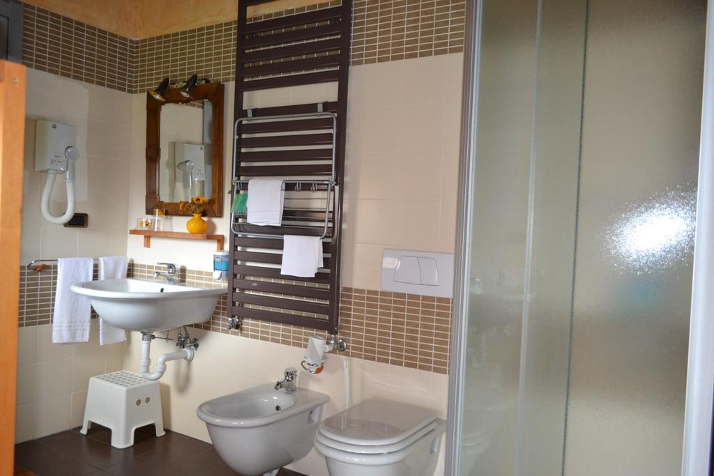 B&B Edera Castagnole Piemonte Bagian luar foto